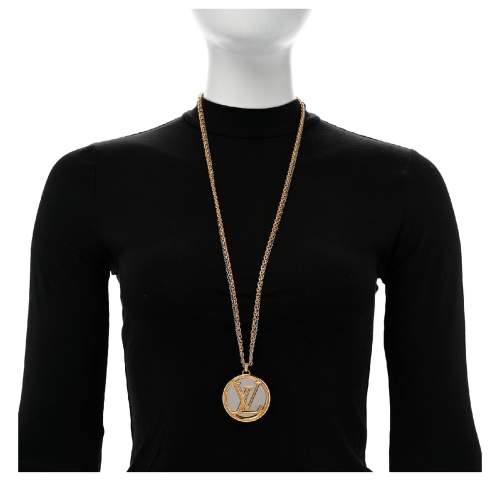 Louis Vuitton LV Circle Pendant Necklace Gold Tone M64281 Rare Full Set
